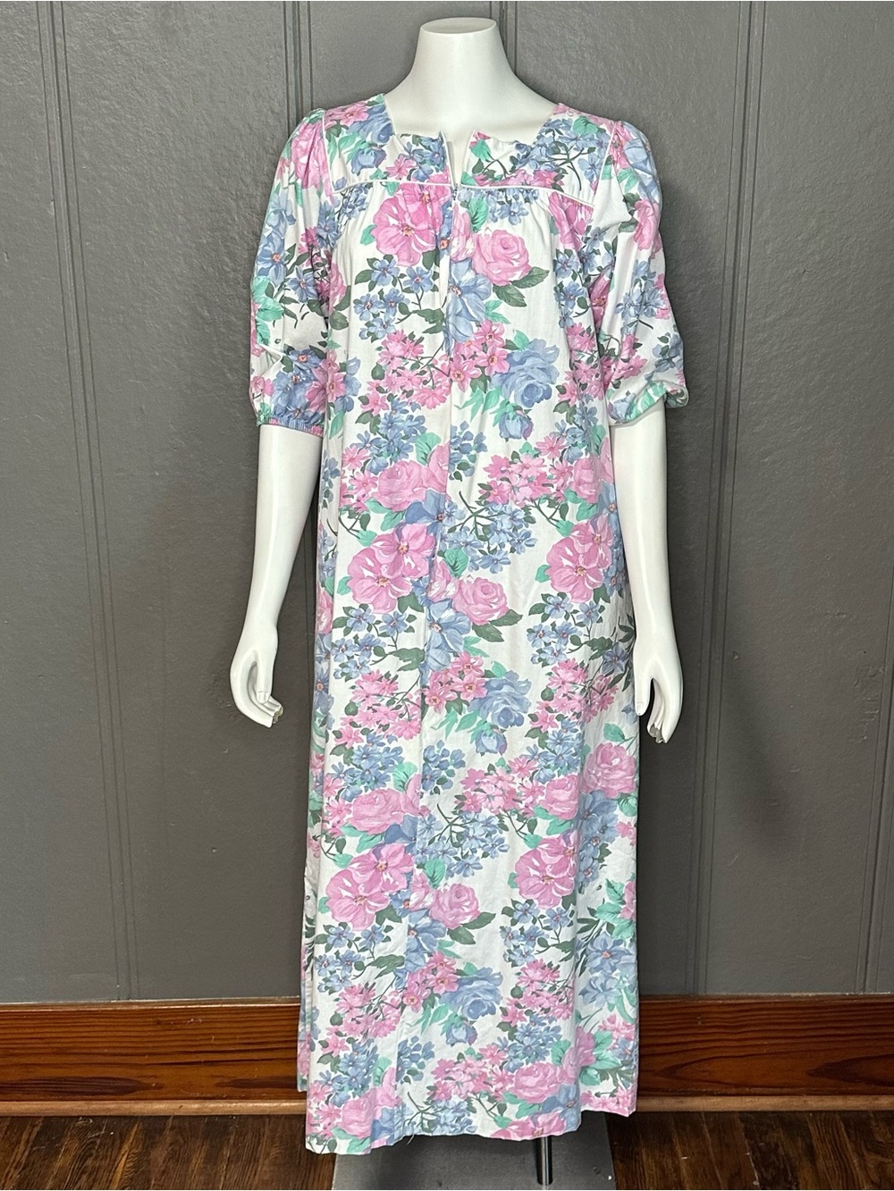 Vintage Appel Floral Nightgown